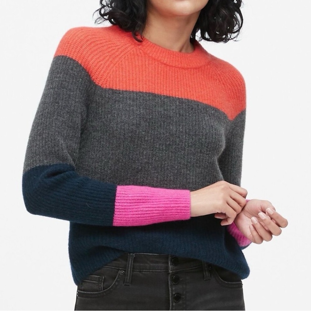 Banana Republic Women's Sweater - sz M